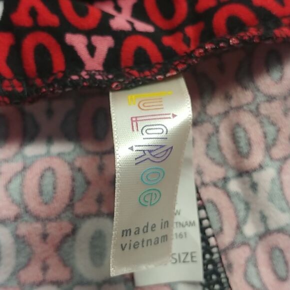 LuLaRoe. One Size. Buttery soft leggings. Valentine Retired Pattern - Picture 3 of 5
